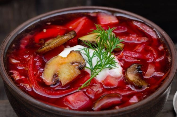 Borsch with Mushrooms