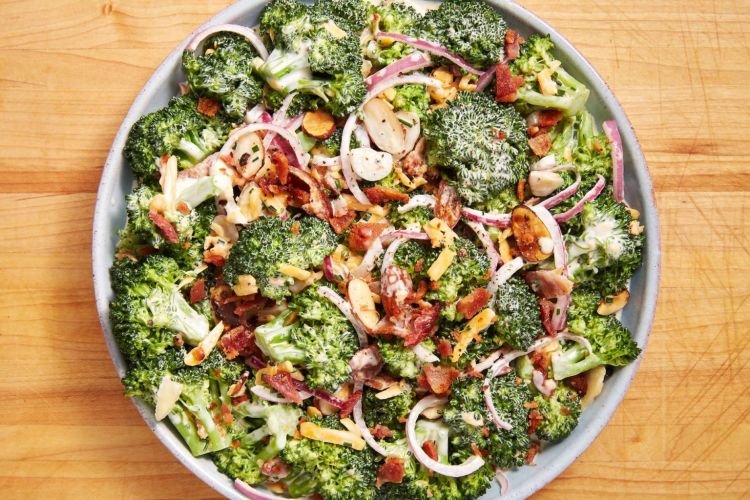 Salat mit Speck und Brokkoli