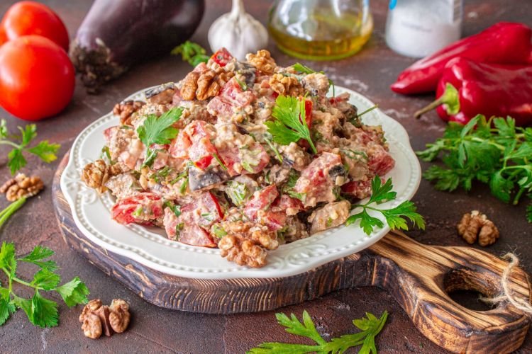 Salat mit Auberginen und Walnüssen