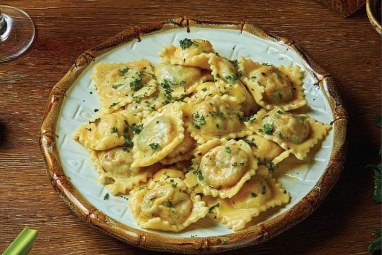 Ravioles de queso feta