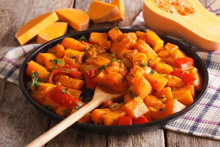 Gemüse in Tomatensoße