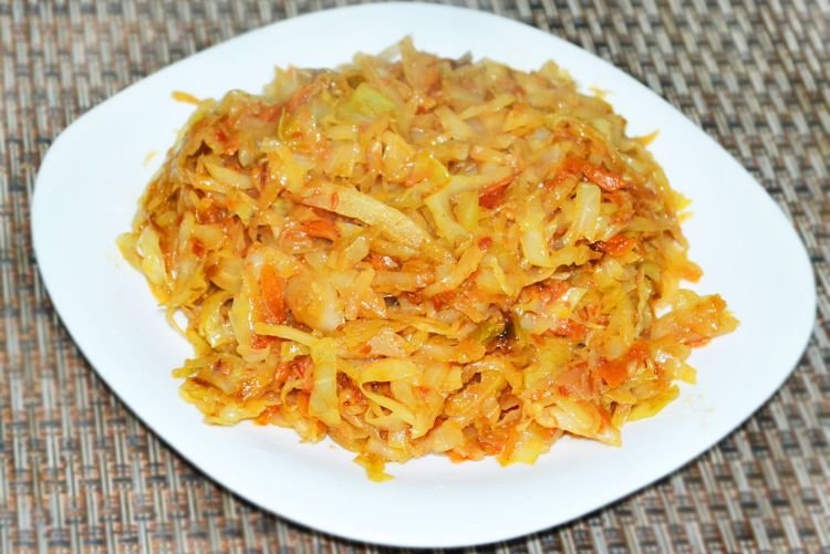Gedünsteter Kohl mit Sauerrahm