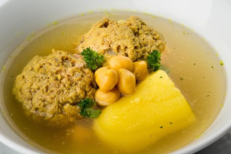 Fisch-Köfte-Suppe