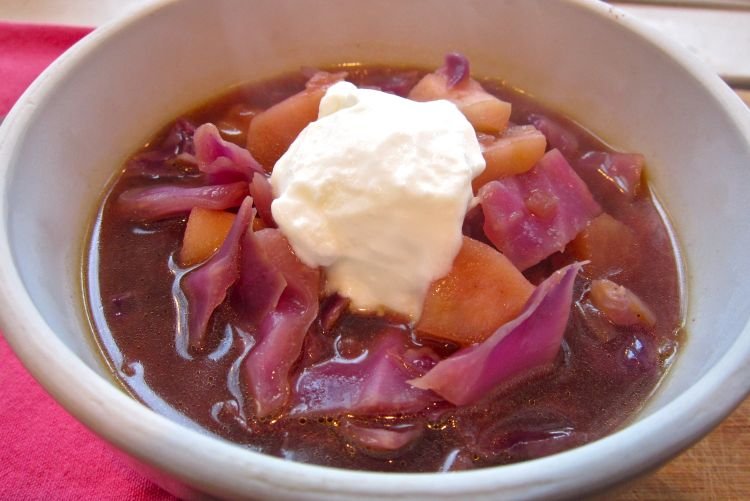 Schtschi aus Rotkohl