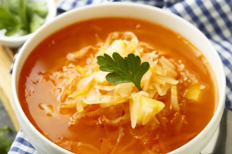 Schtschi mit Tomatensaft