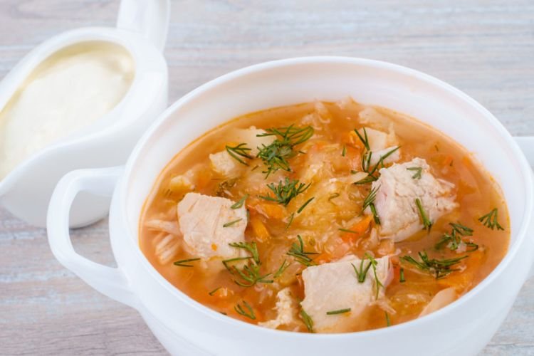 Kohl-Schtschi mit Hähnchen