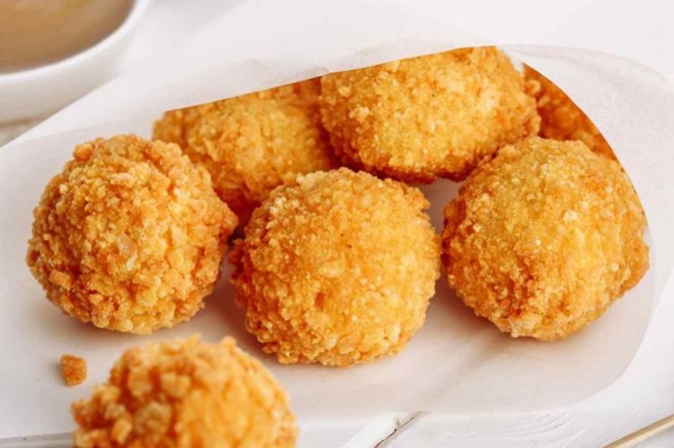Käsebällchen in Cornflakes-Panade