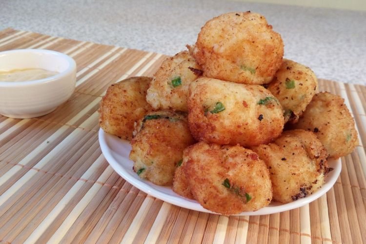 Käsebällchen mit Parmesan und Kräutern