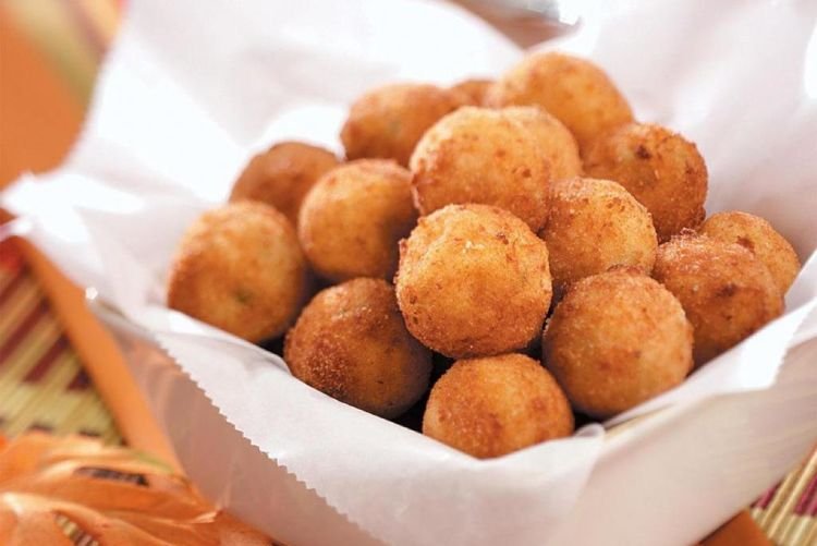 Käsebällchen aus Schmelzkäse