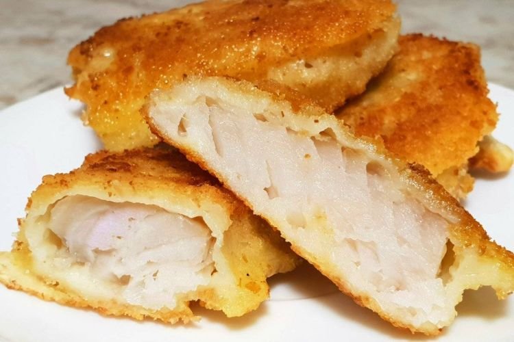 Gebratener Fisch im Teigmantel