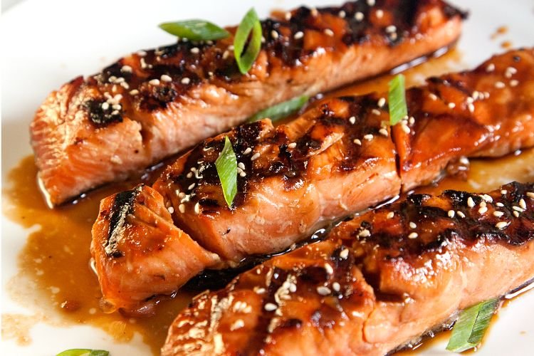 Gebratener Fisch in Sojasauce