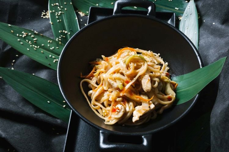 Wok-Nudeln mit Bohnen