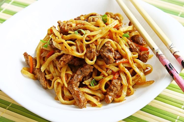 Wok-Nudeln mit Rindfleisch