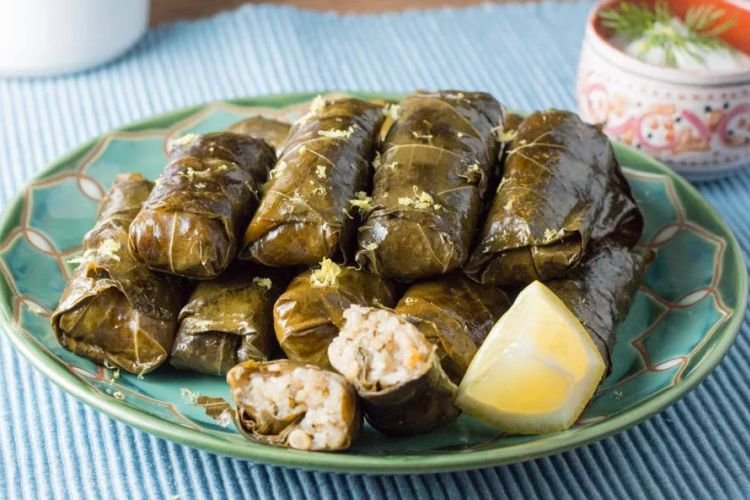Dolma con arroz y champiñones