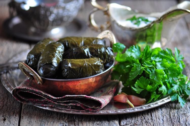Dolma de hojas de parra encurtidas
