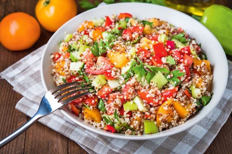 Gemüsesalat mit Quinoa