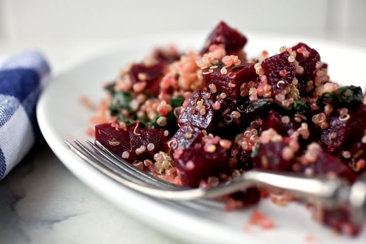 Salat mit Quinoa und Roter Bete