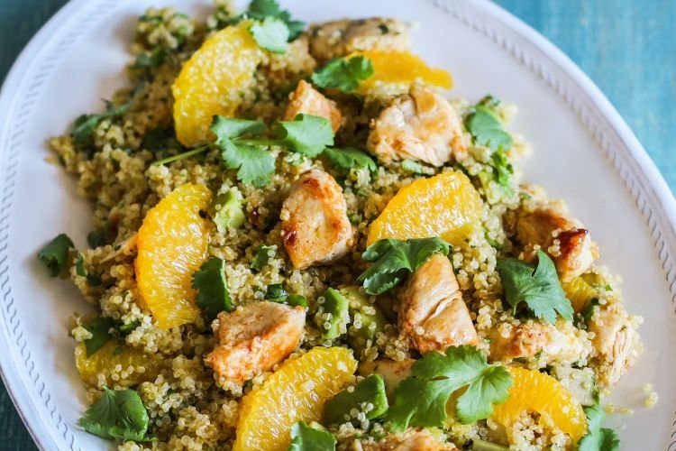 Salat mit Huhn, Orangen und Quinoa