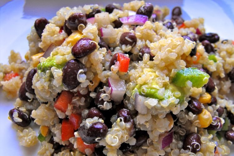 Salat mit Quinoa und Bohnen