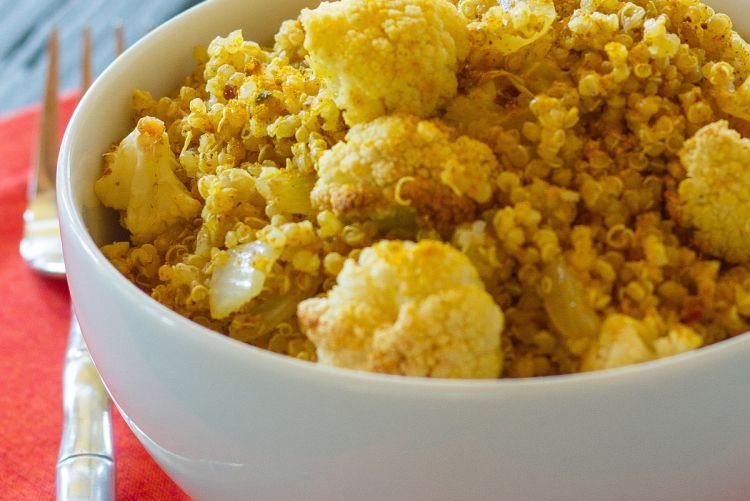 Salat mit Quinoa und Blumenkohl
