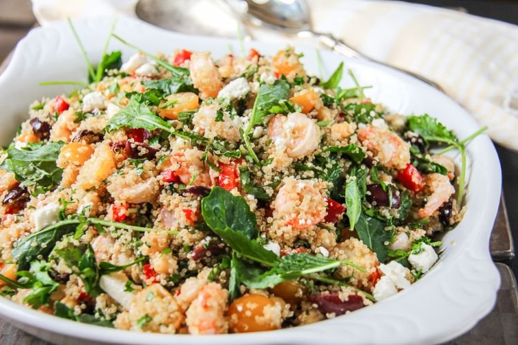 Salat mit Quinoa und Garnelen