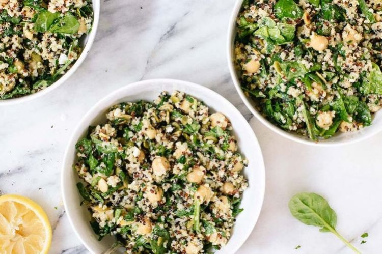 Salat mit Quinoa und Tahini
