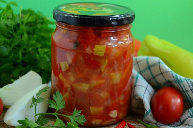 Letscho aus Zucchini für den Winter