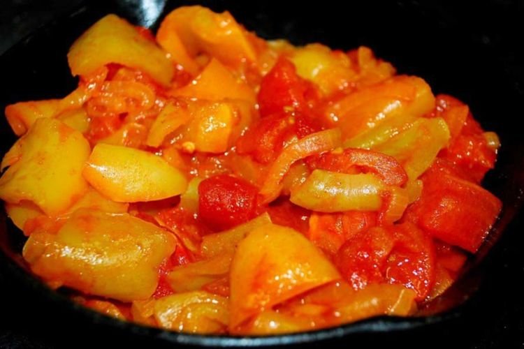 Letscho mit Kartoffeln