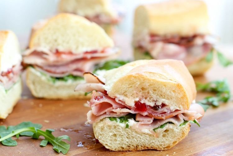 Panini mit Kochwurst und Schmelzkäse
