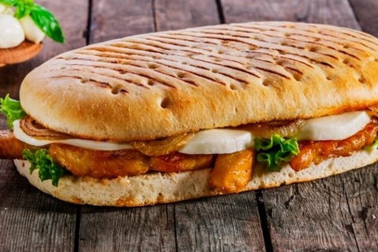 Panini mit Hähnchen und Mozzarella