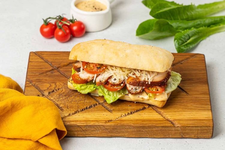 Panini mit geräuchertem Hähnchen