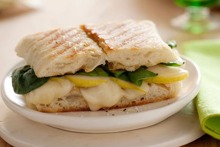 Panini mit Birne und Käse Dor Blue