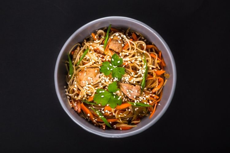 Ramen mit Huhn und Gemüse