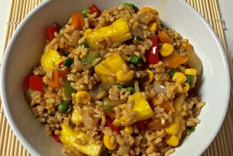Gebratener Reis mit Ananas
