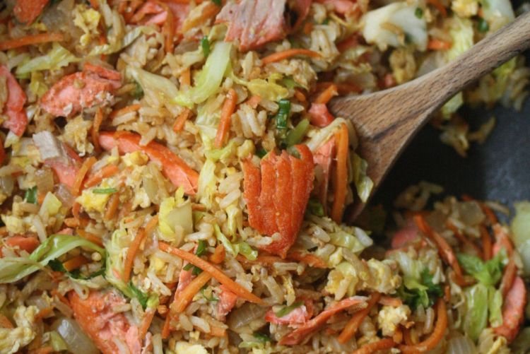 Gebratener Reis mit Lachs
