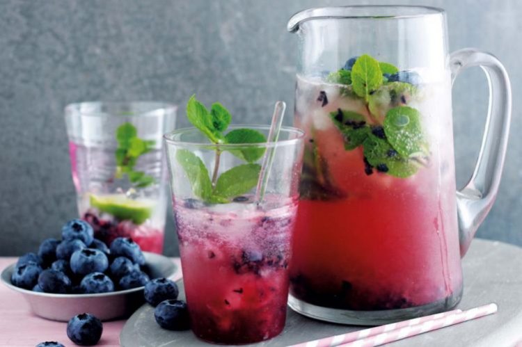 Beeren-Mojito mit Rum