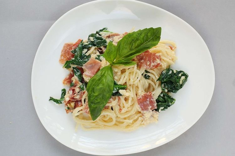 Pasta Carbonara mit Spinat