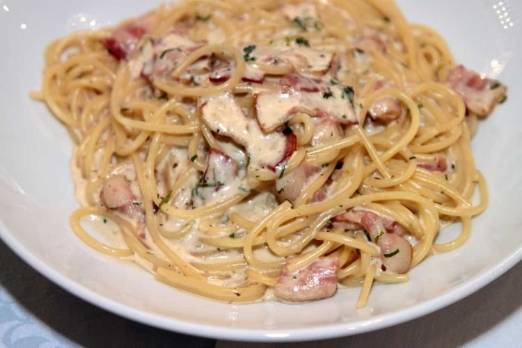 Pasta Carbonara mit Sauerrahm