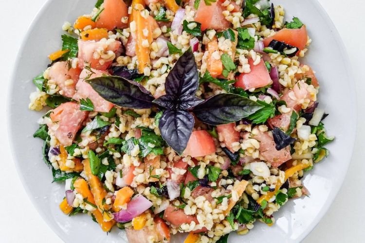 Salat mit Rindfleisch und Bulgur