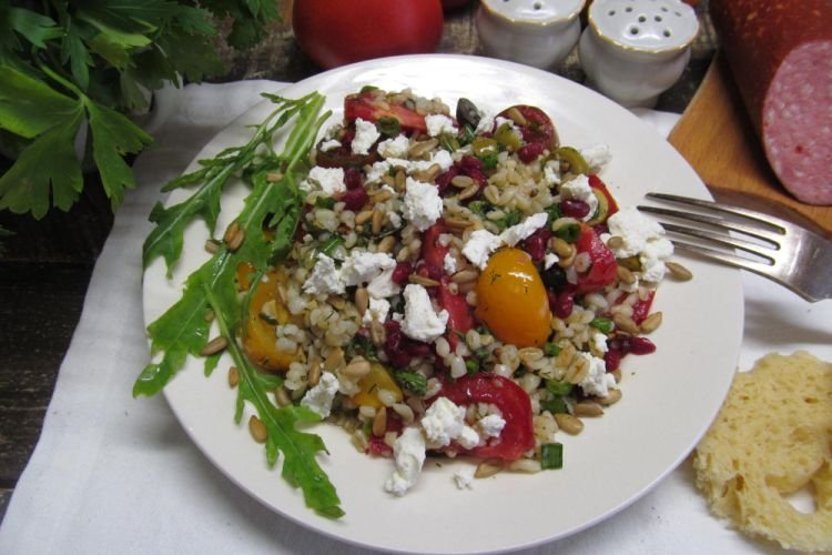 Salat mit Bulgur und Quark