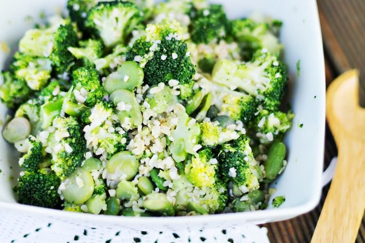 Salat mit Bulgur und Brokkoli