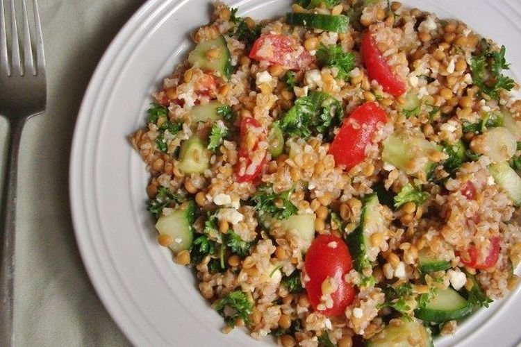 Salat mit Thunfisch und Bulgur