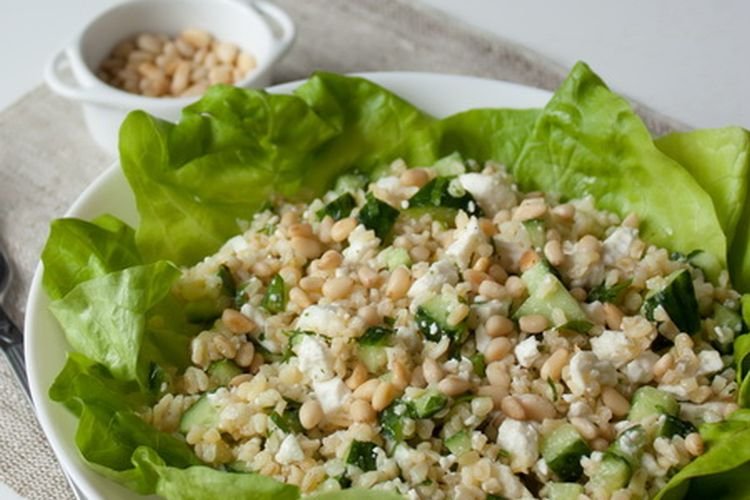 Salat mit Bulgur und Honigdressing