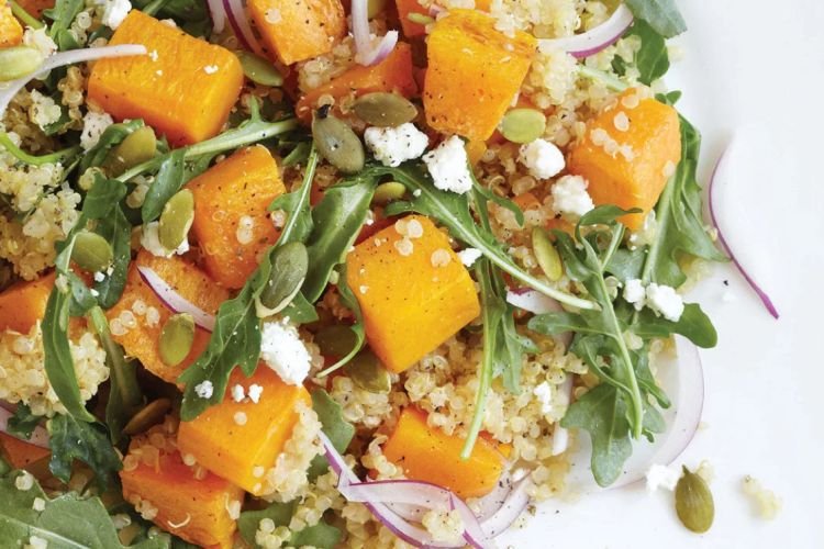 Salat mit Bulgur und gebackenem Kürbis