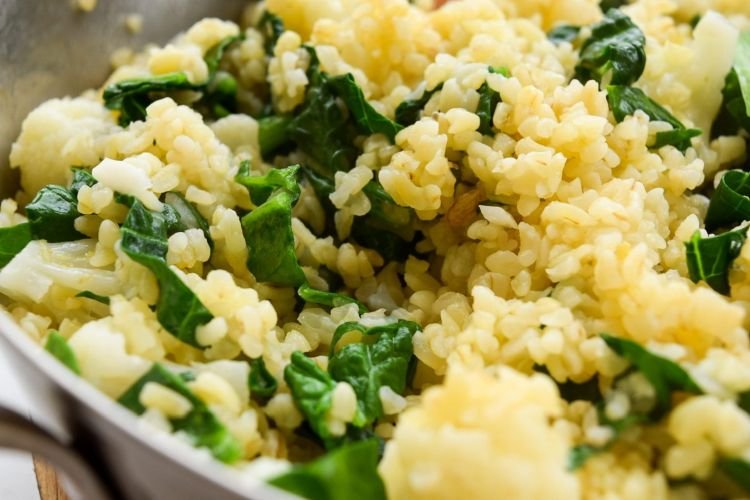 Salat mit Bulgur und Blumenkohl