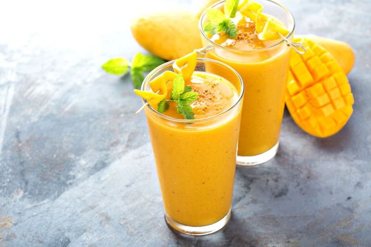 Smoothie with Carrot, Orange, and Mango