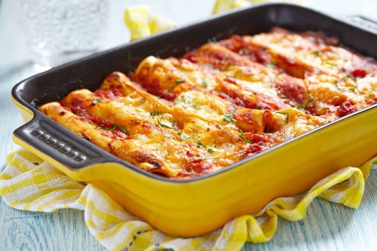 Cannelloni mit Tomaten, Speck und Mozzarella