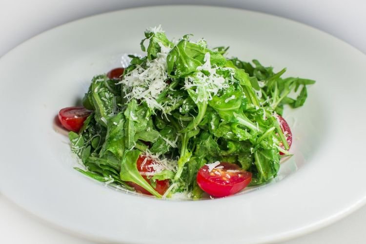 Gemüsesalat mit Parmesan