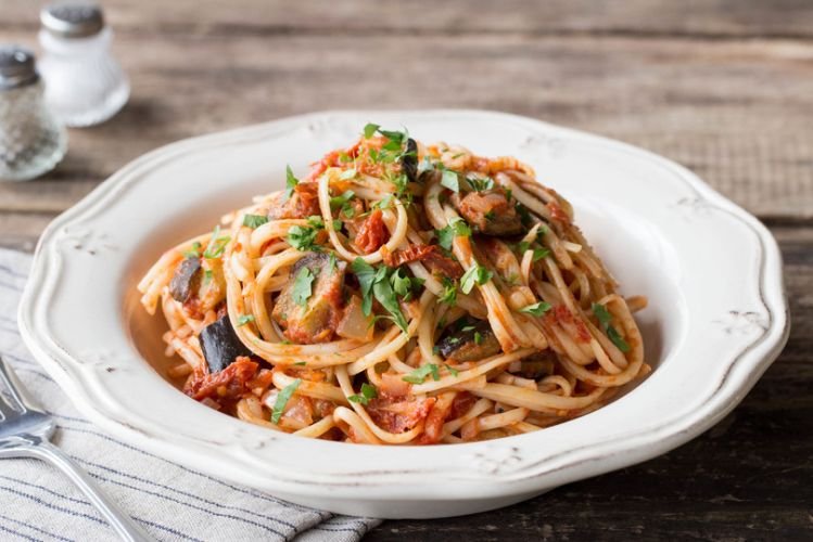 Pasta mit Auberginen und Tomaten