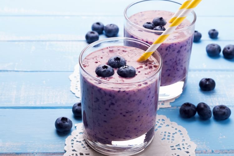 Milchshake mit Heidelbeeren